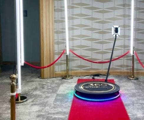 Wynajem fotobudki – fotobudka na wesele, urodziny i event